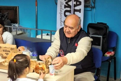 G&ouml;n&uuml;ll&uuml;ler, minikleri eğlendirdi