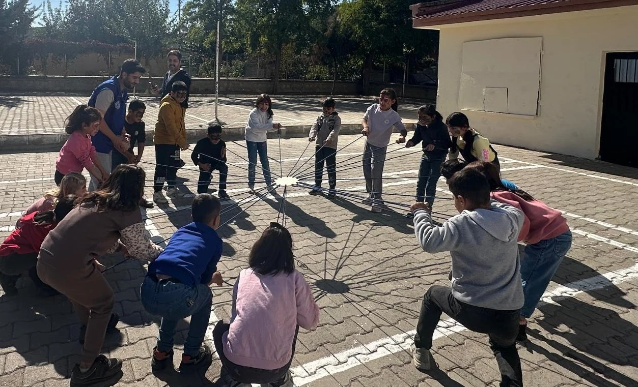 G&ouml;n&uuml;ll&uuml;ler, Zork&ouml;y&rsquo;de etkinlik yaptı