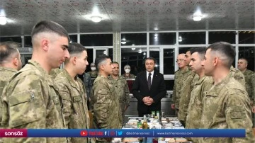 G&ouml;rev yapan askerlerle iftar