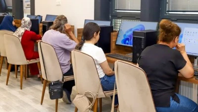 G&ouml;rme engellilere y&ouml;nelik temel bilgisayar eğitimi başladı
