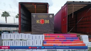 G&uuml;mr&uuml;k ka&ccedil;ağı 20 bin 50 cep telefonu ve 16 bin elektronik sigara ele ge&ccedil;irildi