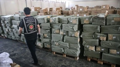 G&uuml;mr&uuml;k ka&ccedil;ağı 645 cep telefonu ele ge&ccedil;irildi