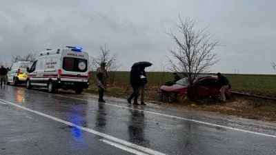 Mardin'de tır ile otomobilin &ccedil;arpıştığı kazada 2 kişi &ouml;ld&uuml;, 3 kişi yaralandı