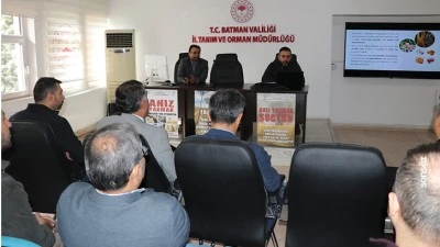 G&uuml;ney Koreli Profes&ouml;rden Batmanlı arıcılara eğitim