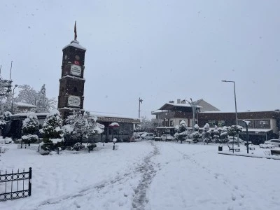 Elazığ, Siirt,&nbsp;Şırnak&nbsp;ve Bing&ouml;l'de 328 yerleşim yerine ulaşım sağlanamıyor