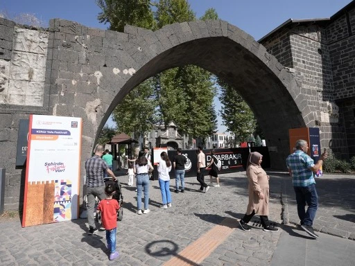 "Diyarbakır&nbsp;K&uuml;lt&uuml;r Yolu Festivali" civar kentlerden de ziyaret&ccedil;ileri ağırlıyor