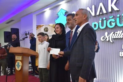&nbsp;Belediye 100 evli &ccedil;ifte nakdi destekte bulundu