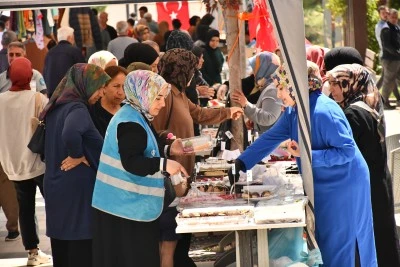 &nbsp;Filistin i&ccedil;in yardım kermesi d&uuml;zenlendi