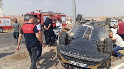 &nbsp;Pikap ile otomobil &ccedil;arpıştı, 2 kişi yaralandı
