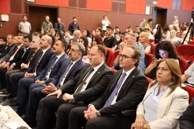 &Ouml;zt&uuml;rkler,&nbsp;Mardin'de konferansa katıldı