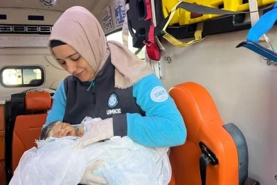 &nbsp;Bebeğine sağlık &ccedil;alışanının ismini verdi