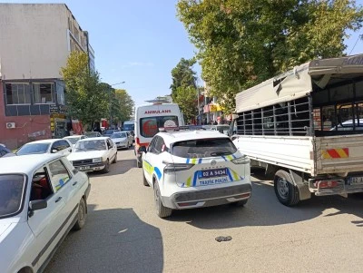 &nbsp;Otomobilin &ccedil;arptığı kişi yaralandı