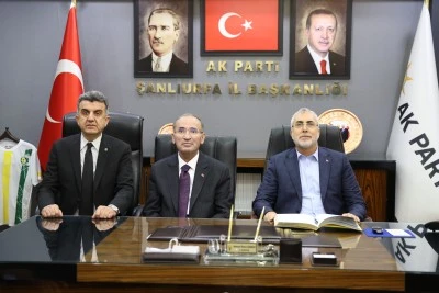 &Ccedil;alışma ve Sosyal G&uuml;venlik Bakanı Işıkhan, AK Parti Şanlıurfa İl Başkanlığını ziyaret etti