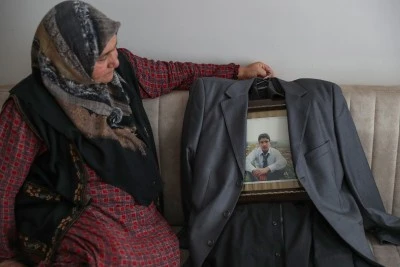 &nbsp;Diyarbakır&nbsp;anneleri, teselliyi geride kalan eşyalarda arıyor