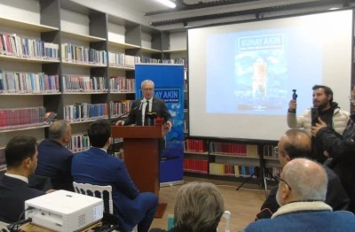 Şair ve yazar Sunay Akın'ın yeni kitabı&nbsp;Gaziantep'te tanıtıldı