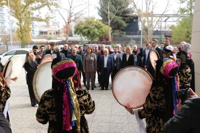 Ger&ccedil;ek Tekin,&nbsp;Siirt'te konuştu