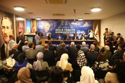 &nbsp;Yazıcı, Diyarbakır'da "T&uuml;rkiye Y&uuml;zyılı Buluşmaları" programında konuştu: