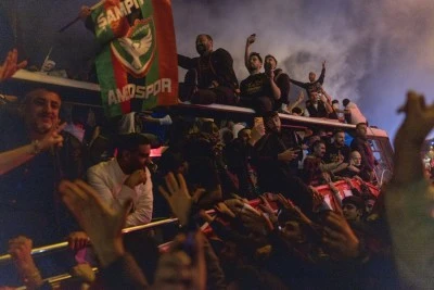 &nbsp;Hatun Amedspor&rsquo;un tarihi başarısını yurttaşlarla kutladı