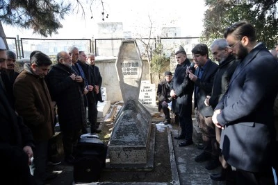 "Kud&uuml;s şairi" Mehmet Akif İnan,&nbsp;Şanlıurfa'daki kabri başında anıldı