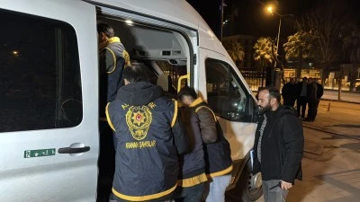 &nbsp;Bir kişinin yaralandığı silahlı kavgaya ilişkin 3 zanlı tutuklandı