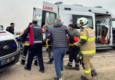 &nbsp;Mardin'de devrilen hafif ticari ara&ccedil;taki 2 kişi &ouml;ld&uuml;, 4 kişi yaralandı