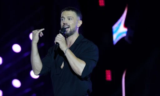 "Diyarbakır&nbsp;K&uuml;lt&uuml;r Yolu Festivali"nin ilk g&uuml;n&uuml;nde Murat Boz sahne aldı