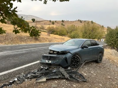 &nbsp;iki otomobilin &ccedil;arpıştığı kazada 9 kişi yaralandı