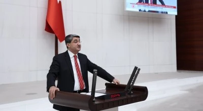 Ekmen: Bu ekonomi vatandaşı tefeciye mahk&ucirc;m etti