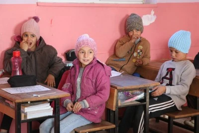  Hayırseverin &ouml;rd&uuml;ğ&uuml; bereler, bu yıl&nbsp;Siirt'teki &ouml;ğrencileri ısıtıyor