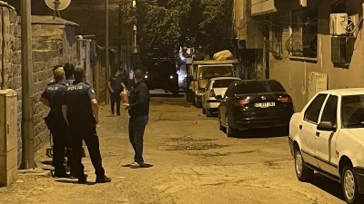 &nbsp;Polise silahla ateş a&ccedil;an zanlı saklandığı evde yakalandı