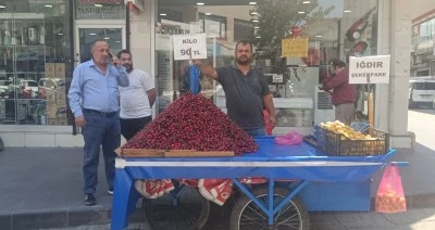 Batman'da tezg&acirc;hlar yaz meyveleriyle renklendi