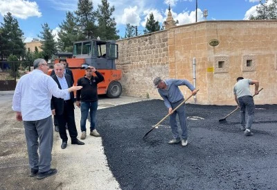 Veysi Şahin, &nbsp;asfalt &ccedil;alışmalarını yerinde inceledi