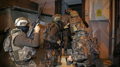 &Uuml;&ccedil;&nbsp;ilde uyuşturucu operasyonunda 5 zanlı tutuklandı