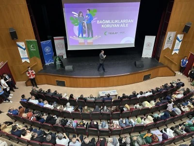 Yeşilay Genel Başkanı Din&ccedil;,&nbsp;Adıyaman'da konferansa katıldı