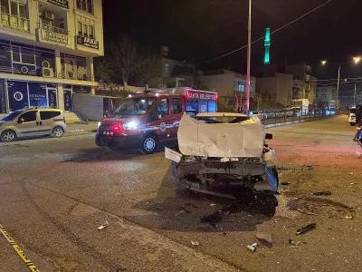 &nbsp;İki otomobilin &ccedil;arpıştığı kazada 1 kişi yaralandı