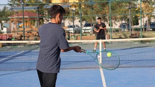 Iğdır'ın gen&ccedil; tenis&ccedil;ileri artık T&uuml;rkiye'nin en iyi liginde raket sallayacak