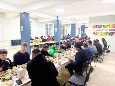 &nbsp;Abdullah Şahin &ouml;ğrencilerle iftarda bir araya geldi