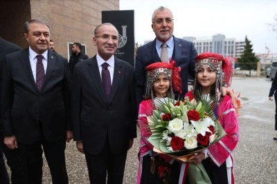 &Ccedil;alışma ve Sosyal G&uuml;venlik Bakanı Işıkhan, Şanlıurfa Valiliğini ziyaret etti