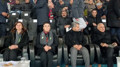 Eşbaşkan Bucak, Amedspor&ndash;Iğdırspor ma&ccedil;ını Leyla Zana ile birlikte izledi