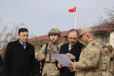 Siirt&nbsp;Valisi Kızılkaya, İğneli Jandarma Karakol Komutanlığını ziyaret etti