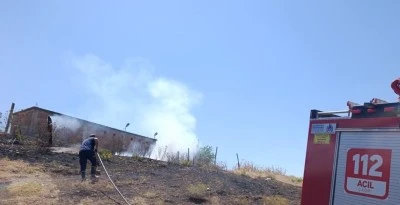 &nbsp;İtfaiye ekipleri &ccedil;ıkan yangınları s&ouml;nd&uuml;rd&uuml;