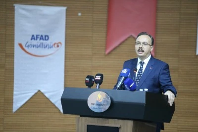 Siirt&nbsp;Valisi Kızılkaya'dan "AFAD g&ouml;n&uuml;ll&uuml;s&uuml;" olacak &uuml;niversitelilere ders notunu artırma s&ouml;z&uuml;:
