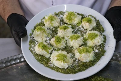 &nbsp;"Cennet &ccedil;amuru" iftar sofralarını s&uuml;sl&uuml;yor
