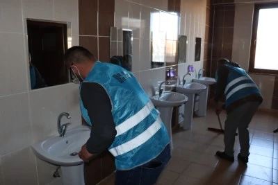 &nbsp;H&uuml;k&uuml;ml&uuml;ler okulların bakım işlerini yapıyor
