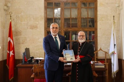 Bakan Işıkhan, Mardin'de Deyrulzafaran Manastırı'nı ziyaret etti