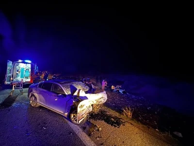 &nbsp;İki otomobilin &ccedil;arpıştığı kazada 4 kişi &ouml;ld&uuml;