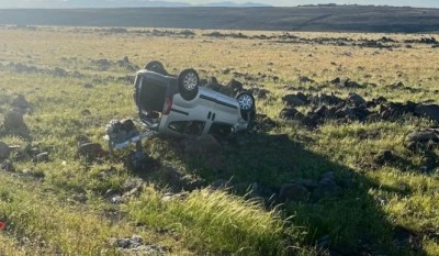 &nbsp;Şarampole devrilen hafif ticari ara&ccedil;taki 3 kişi yaralandı