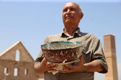 &nbsp;Harran'da yaklaşık 9 asırlık seramik t&ouml;ren kabı bulundu