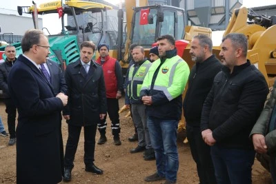 Siirt&nbsp;Valisi Kızılkaya, asfalt plenti, taş kırma ve eleme tesisinde inceleme yaptı