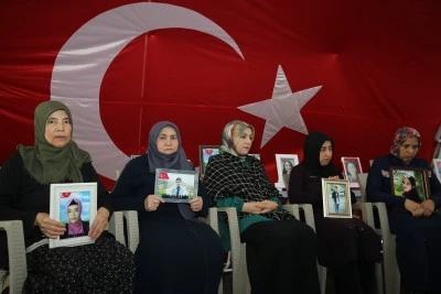 Diyarbakır&nbsp;anneleri evlatlarını istiyor